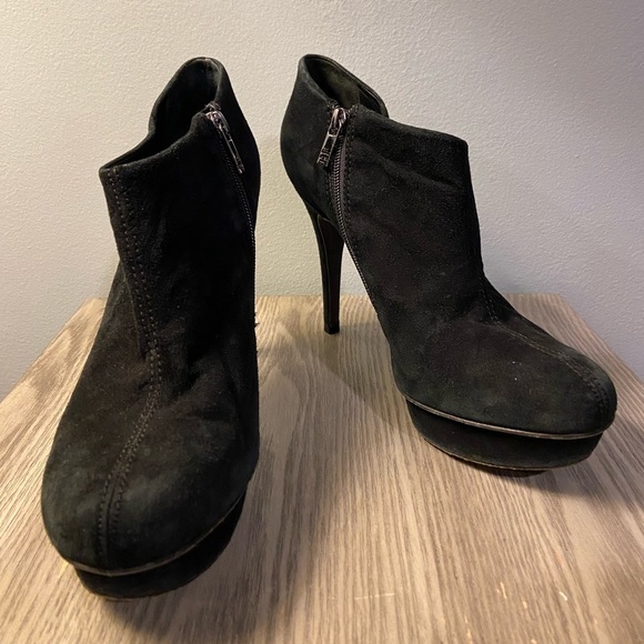 Tory Burch Cidnay Black Suede Platform Ankle Booties 10 - Picture 1 of 10